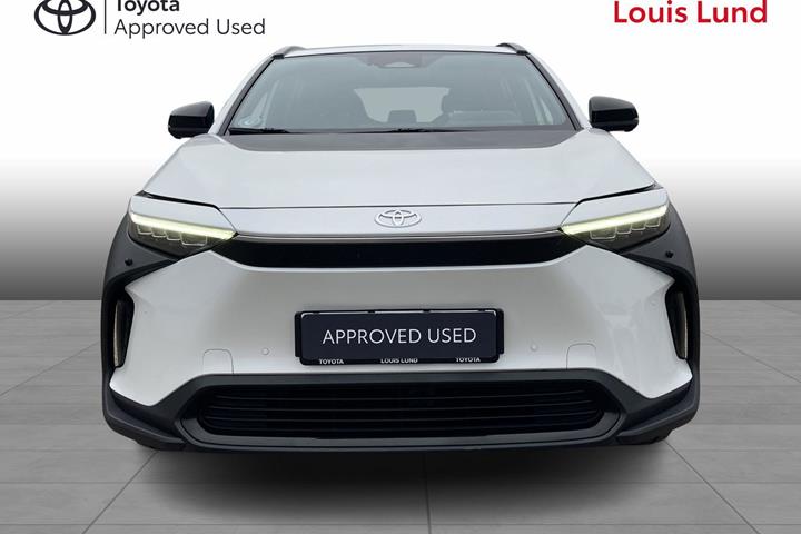 Hvid Toyota BZ4X fra 2024