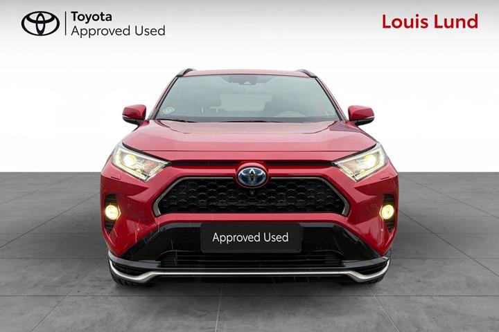 Rød Toyota RAV4 Plug-in fra 2021 set udefra