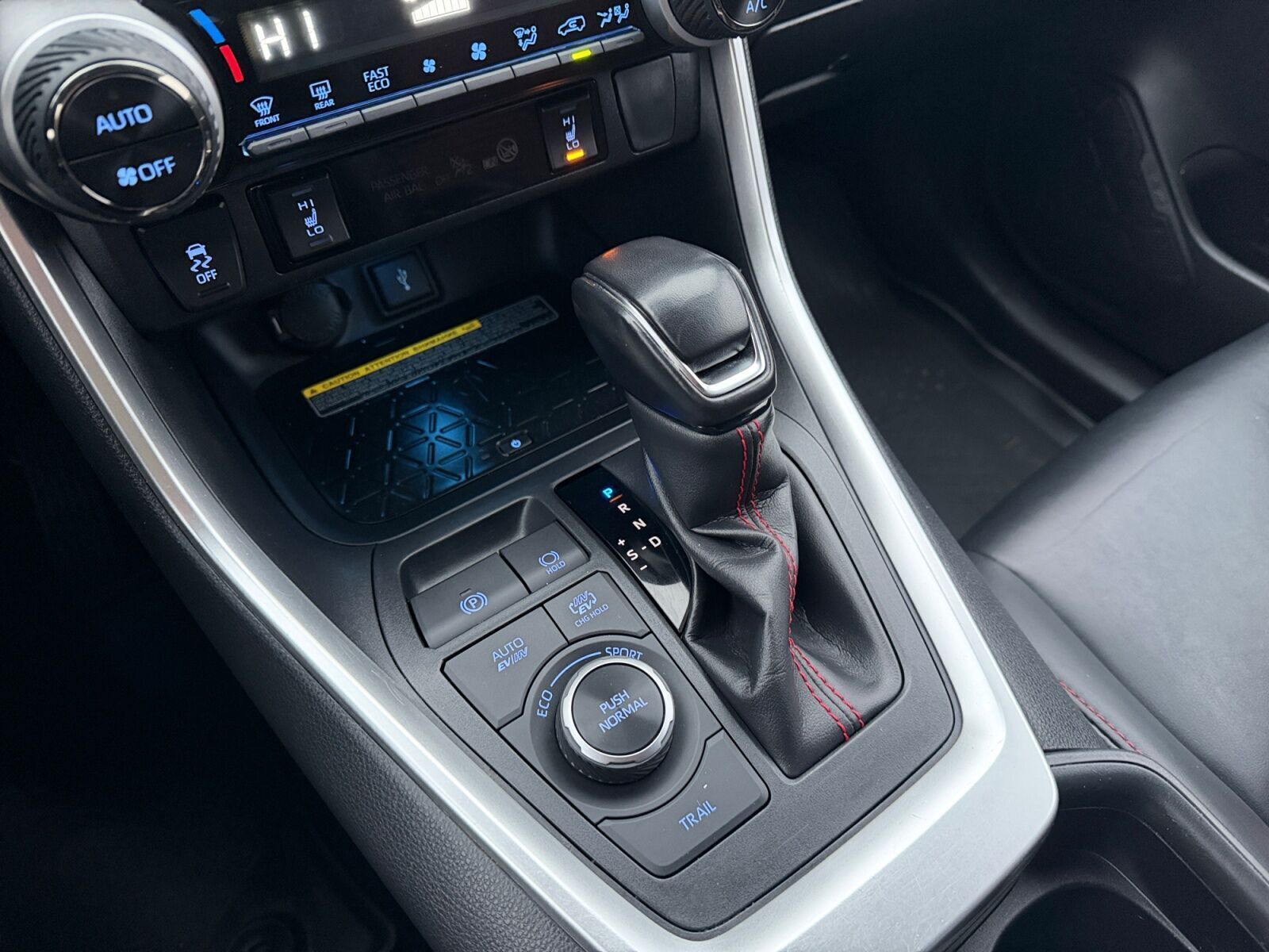 Rød Toyota RAV4 Plug-in fra 2021