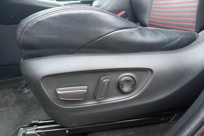 Rød Toyota RAV4 Plug-in fra 2021