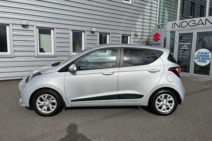 Sølv Hyundai i10 fra 2018