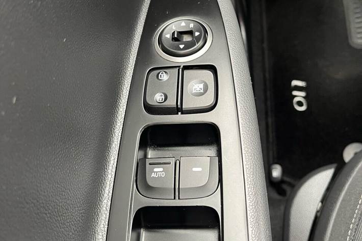 Sølv Hyundai i10 fra 2018