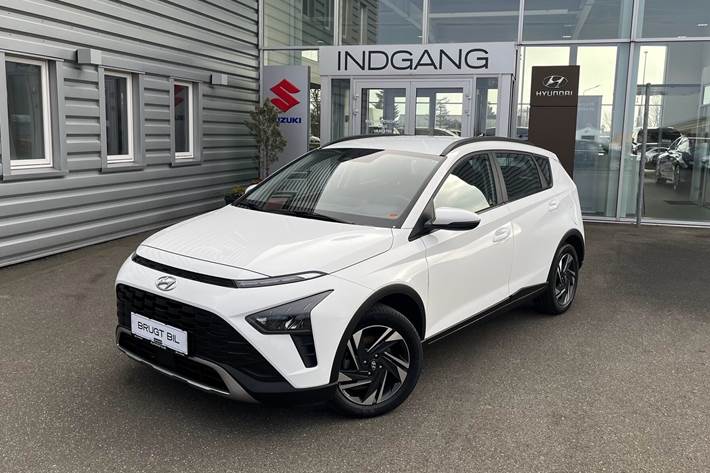 Hvid Hyundai Bayon fra 2022 set udefra