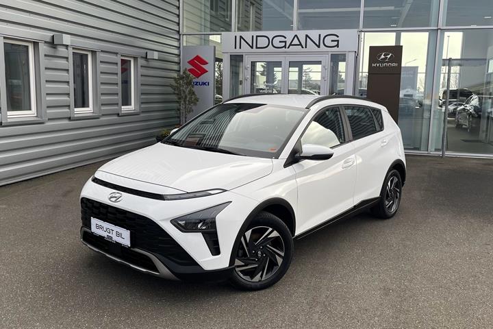 Hvid Hyundai Bayon fra 2022 set udefra