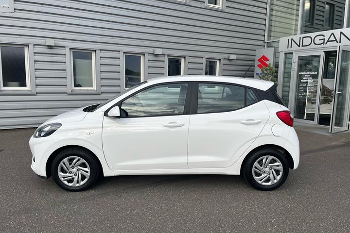 Hvid Hyundai i10 fra 2023