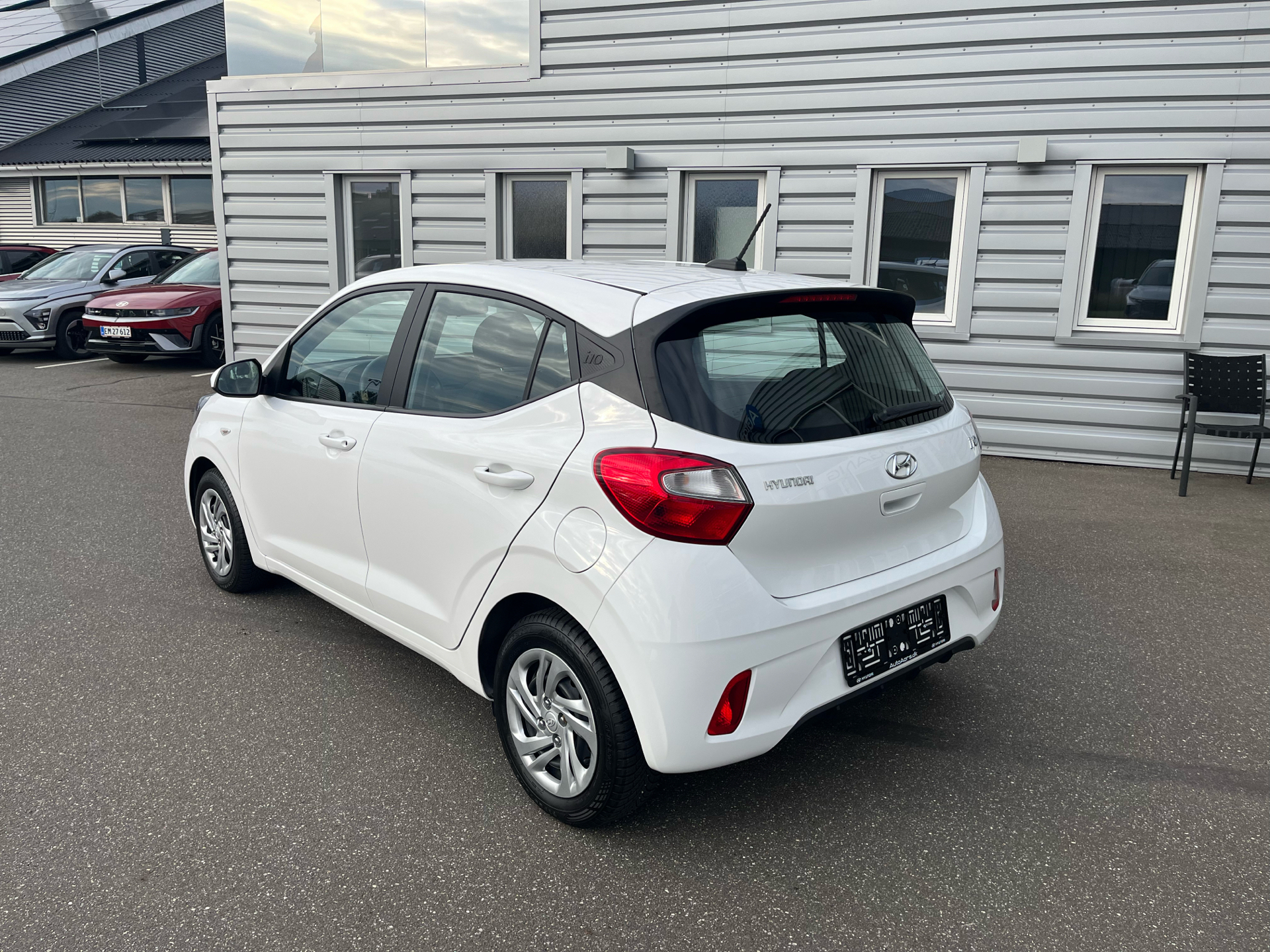 Hvid Hyundai i10 fra 2023