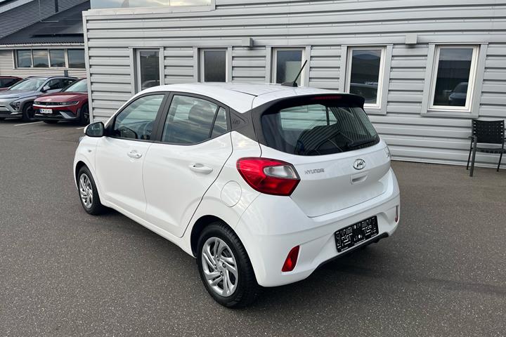 Hvid Hyundai i10 fra 2023