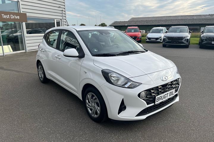 Hvid Hyundai i10 fra 2023