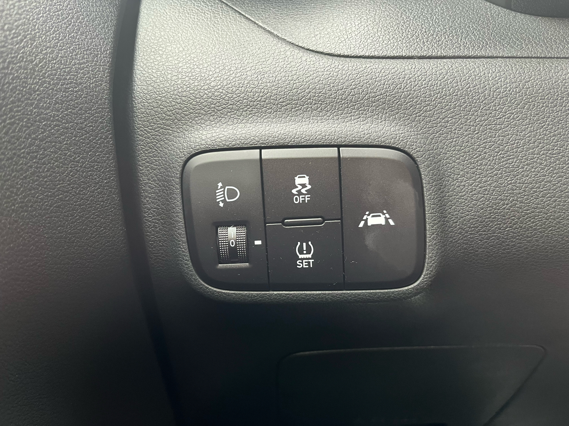 Hvid Hyundai i10 fra 2023