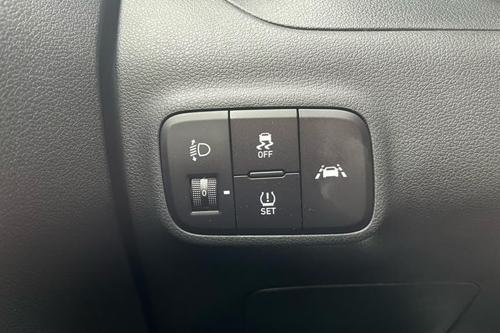 Hvid Hyundai i10 fra 2023