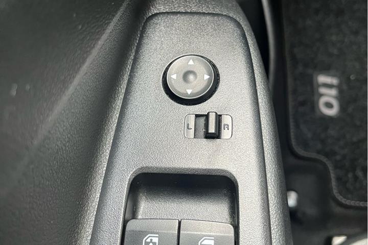 Hvid Hyundai i10 fra 2023