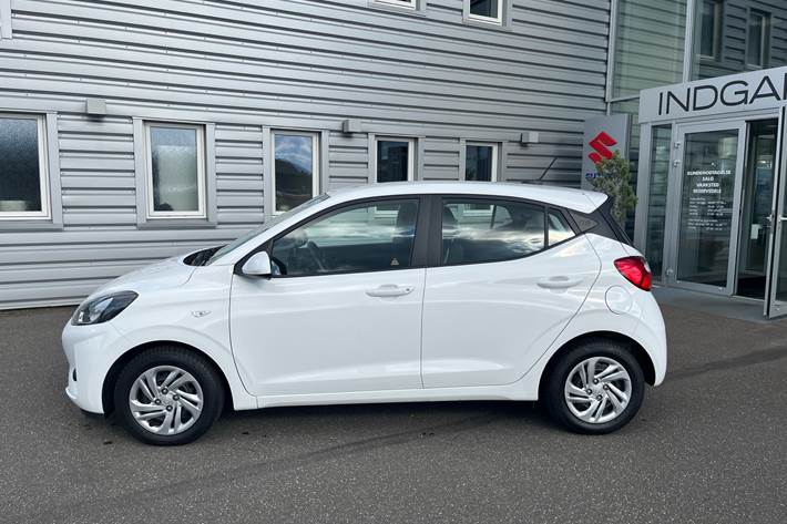 Hvid Hyundai i10 fra 2023