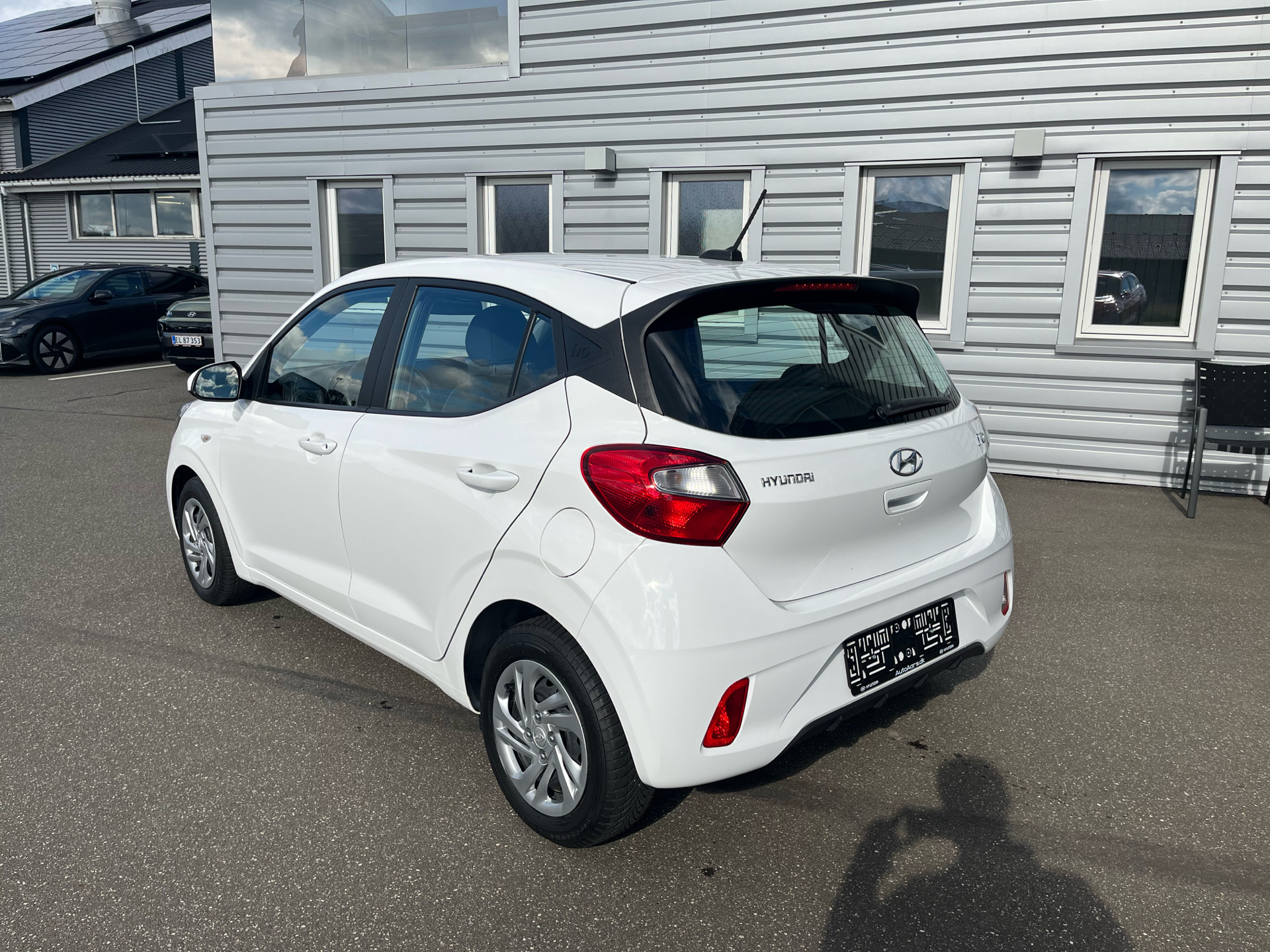 Hvid Hyundai i10 fra 2023