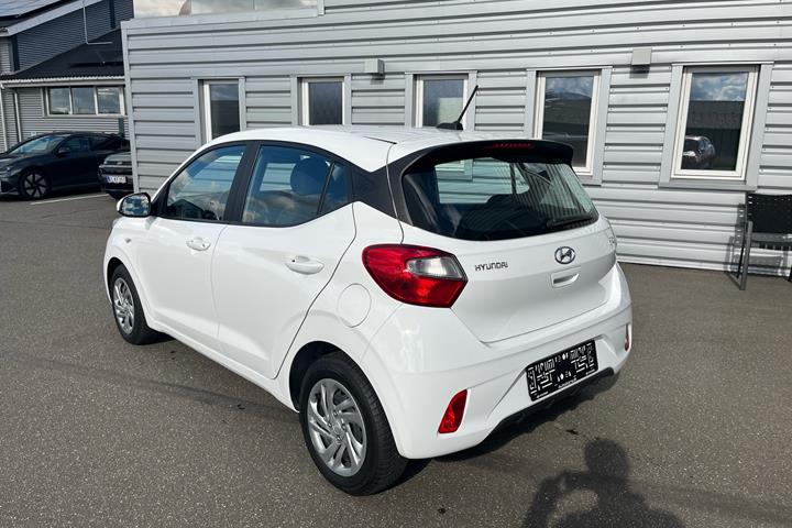 Hvid Hyundai i10 fra 2023