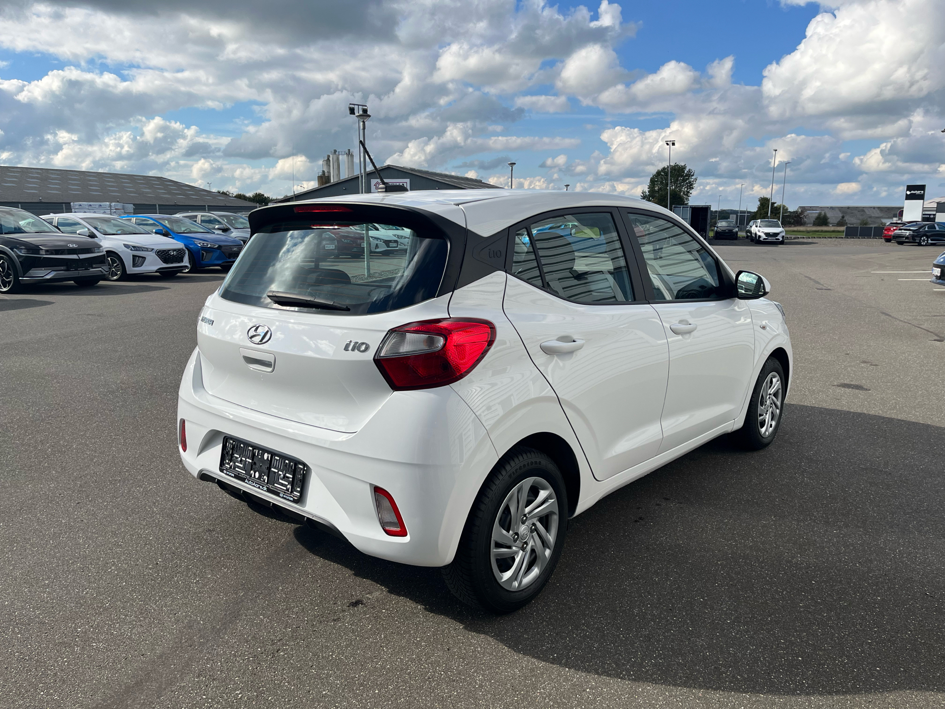 Hvid Hyundai i10 fra 2023