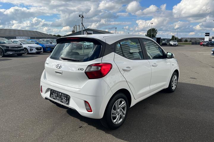 Hvid Hyundai i10 fra 2023