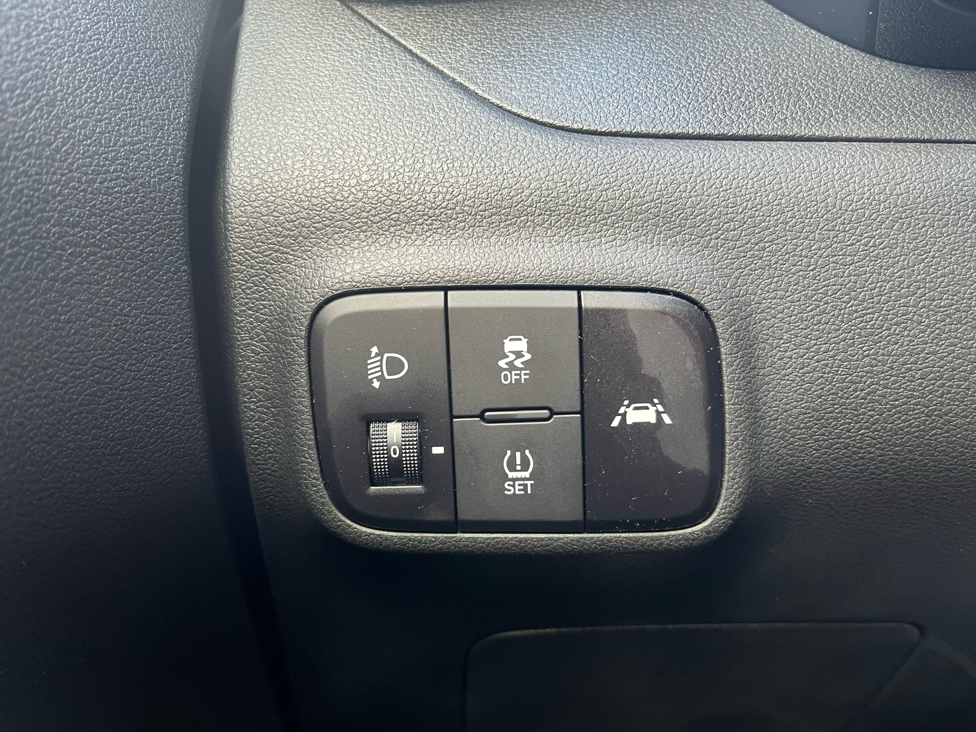 Hvid Hyundai i10 fra 2023