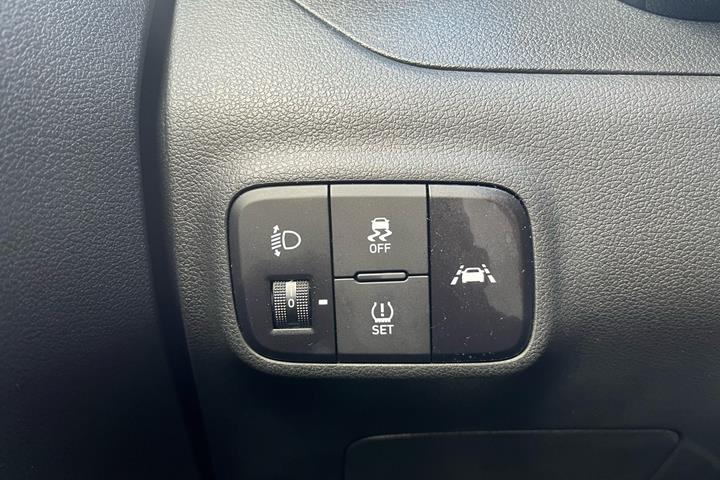 Hvid Hyundai i10 fra 2023