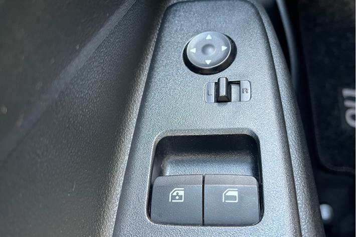 Hvid Hyundai i10 fra 2023