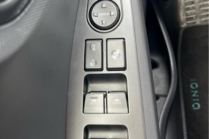 Hvid Hyundai Ioniq fra 2019