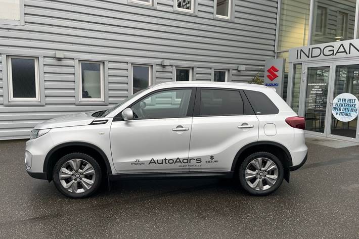 Sølv Suzuki Vitara fra 2023