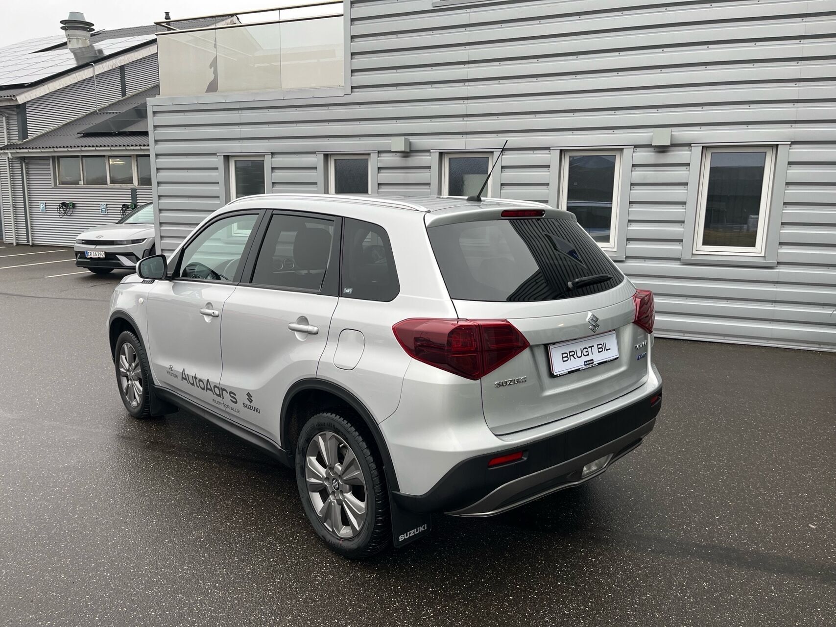 Sølv Suzuki Vitara fra 2023