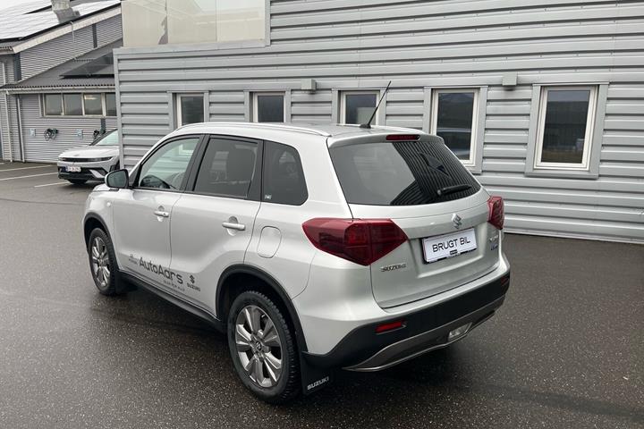 Sølv Suzuki Vitara fra 2023