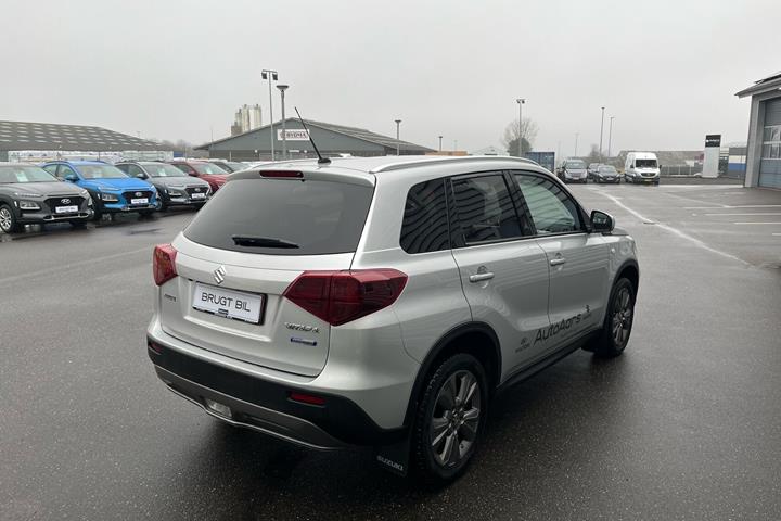 Sølv Suzuki Vitara fra 2023