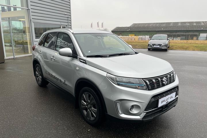Sølv Suzuki Vitara fra 2023