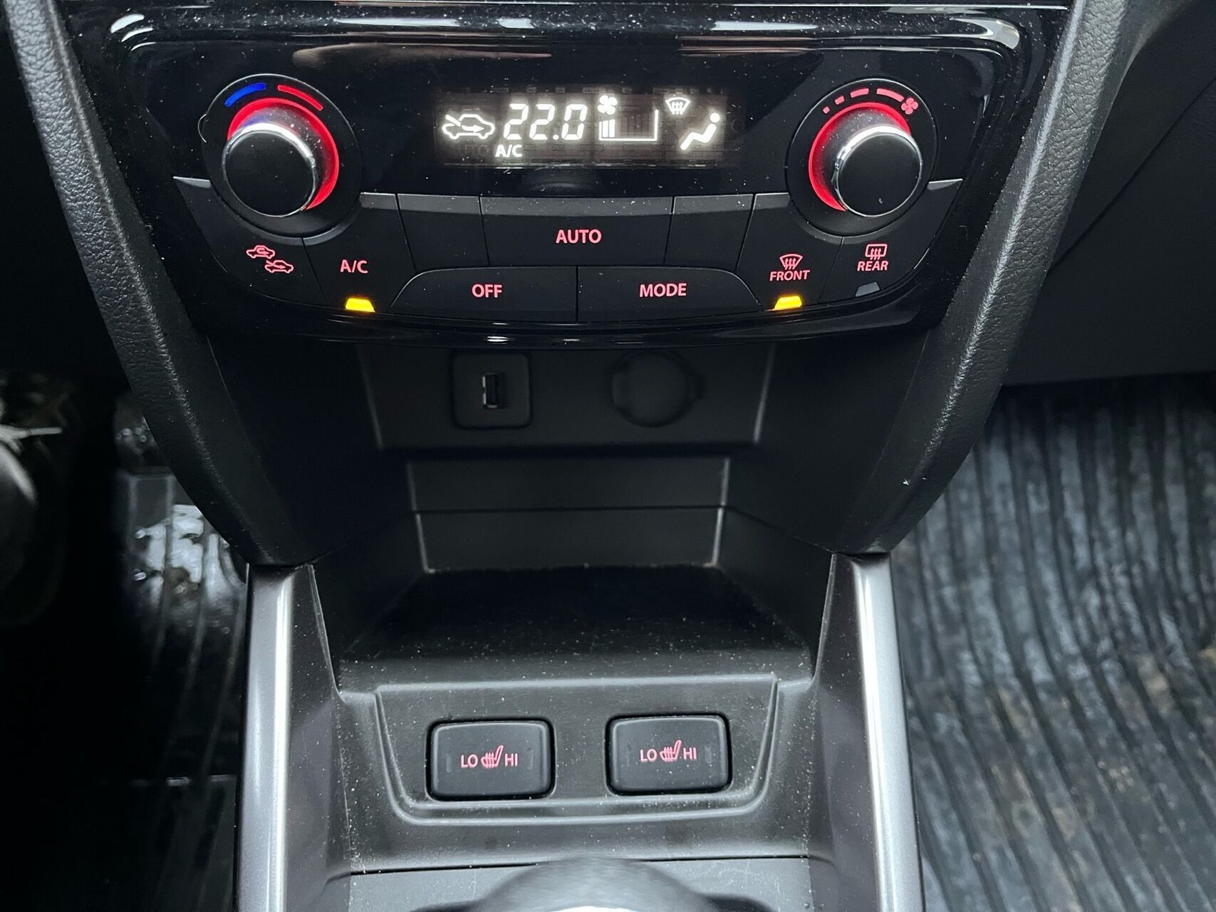 Sølv Suzuki Vitara fra 2023