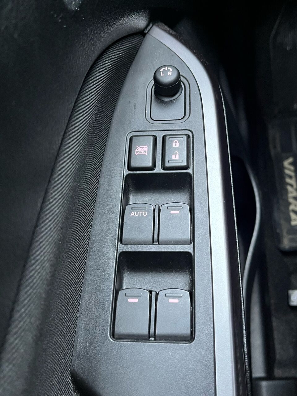 Sølv Suzuki Vitara fra 2023