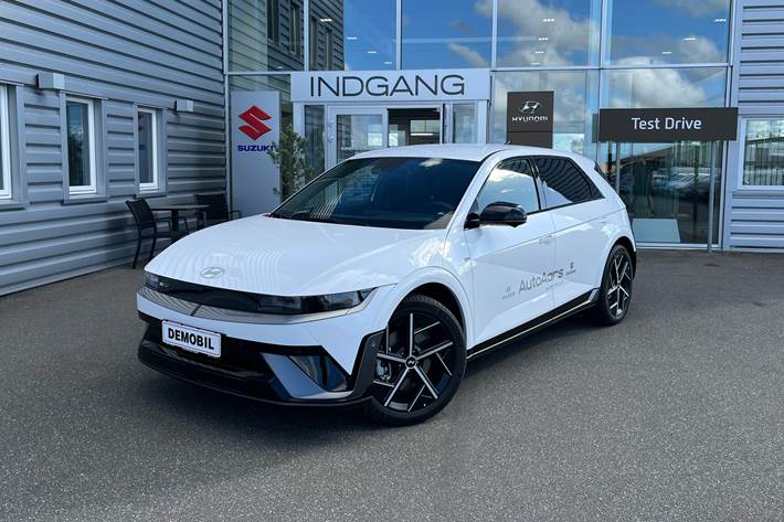 Hvid Hyundai Ioniq 5 fra 2024 set udefra
