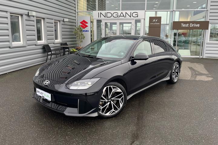 Blå Hyundai Ioniq 6 fra 2024 set udefra