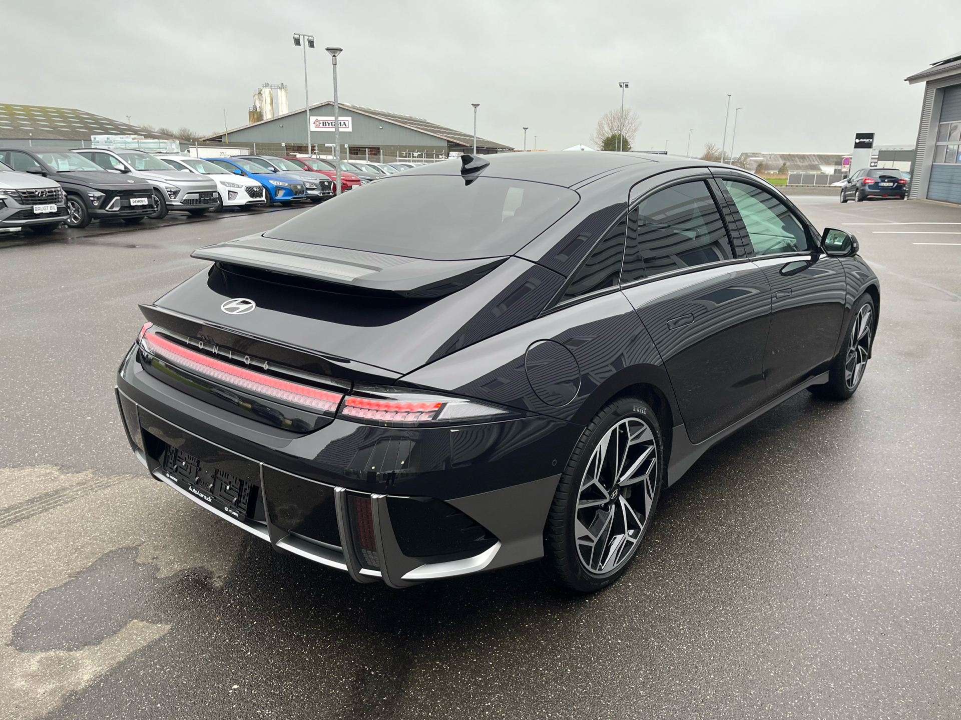 Blå Hyundai Ioniq 6 fra 2024