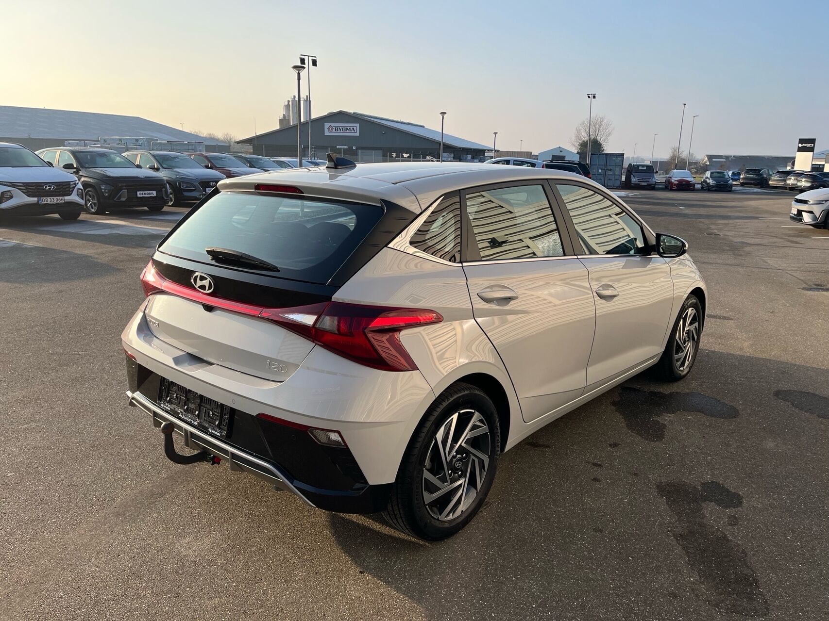 Grå Hyundai i20 fra 2024