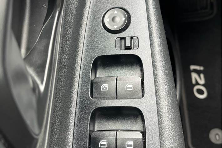 Sort Hyundai i20 fra 2024