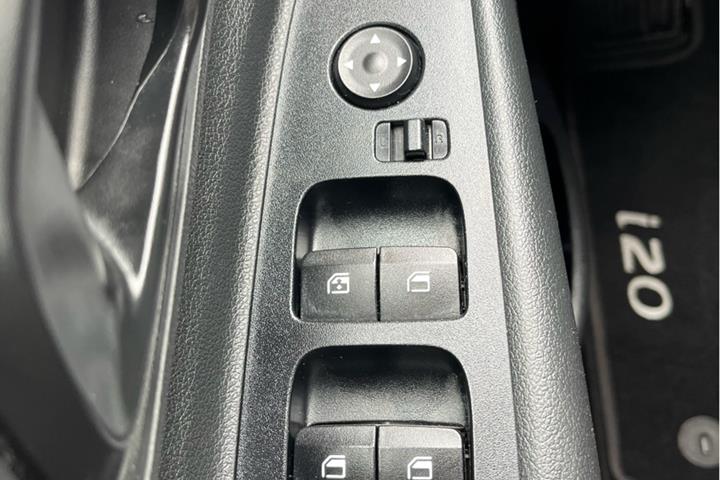 Sort Hyundai i20 fra 2024