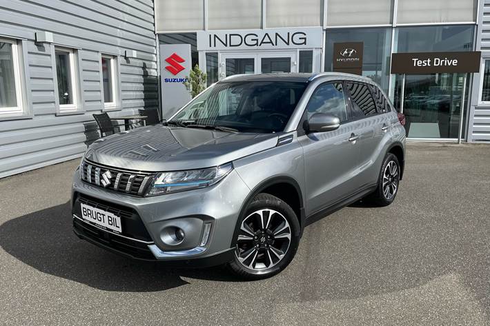 Grå Suzuki Vitara fra 2022 set udefra