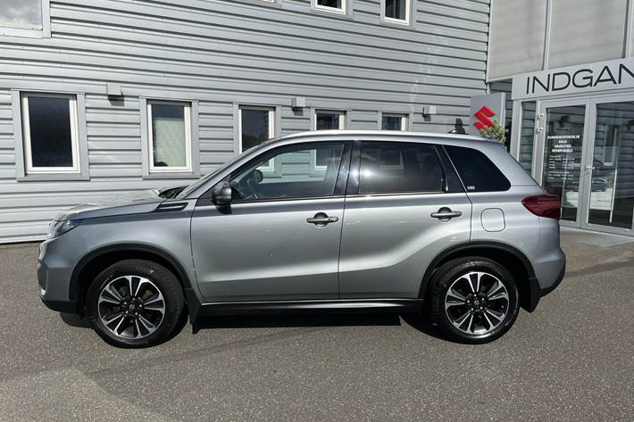 Grå Suzuki Vitara fra 2022