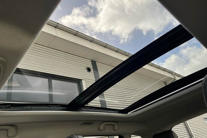 Grå Suzuki Vitara fra 2022