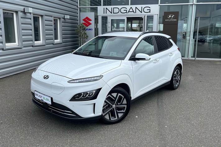 Hvid Hyundai Kona fra 2022 set udefra
