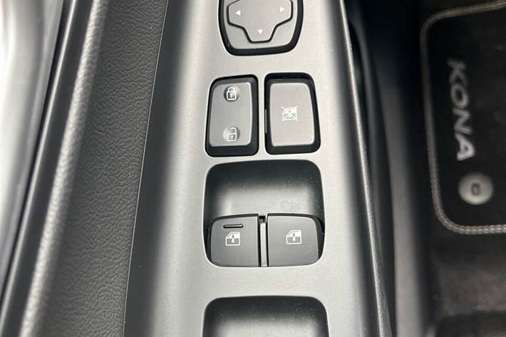 Hvid Hyundai Kona fra 2022