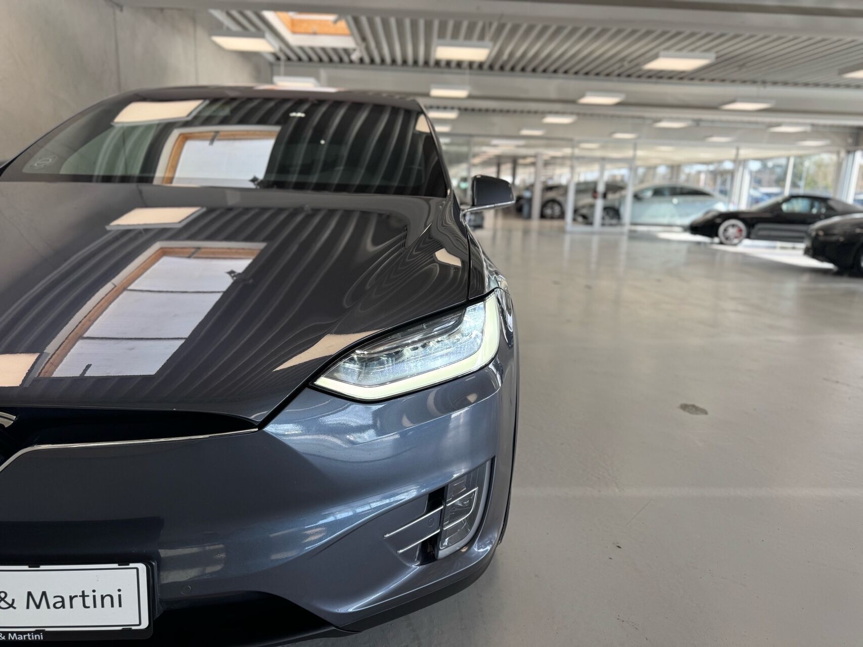 Grå Tesla Model X fra 2020