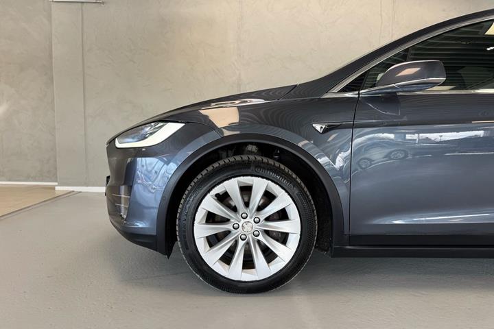 Grå Tesla Model X fra 2020