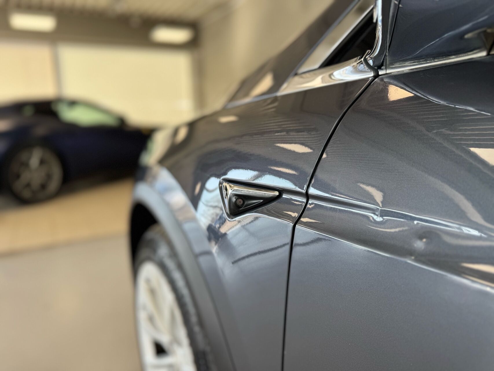 Grå Tesla Model X fra 2020