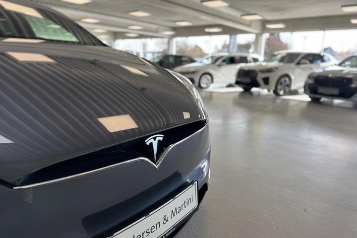 Grå Tesla Model X fra 2020