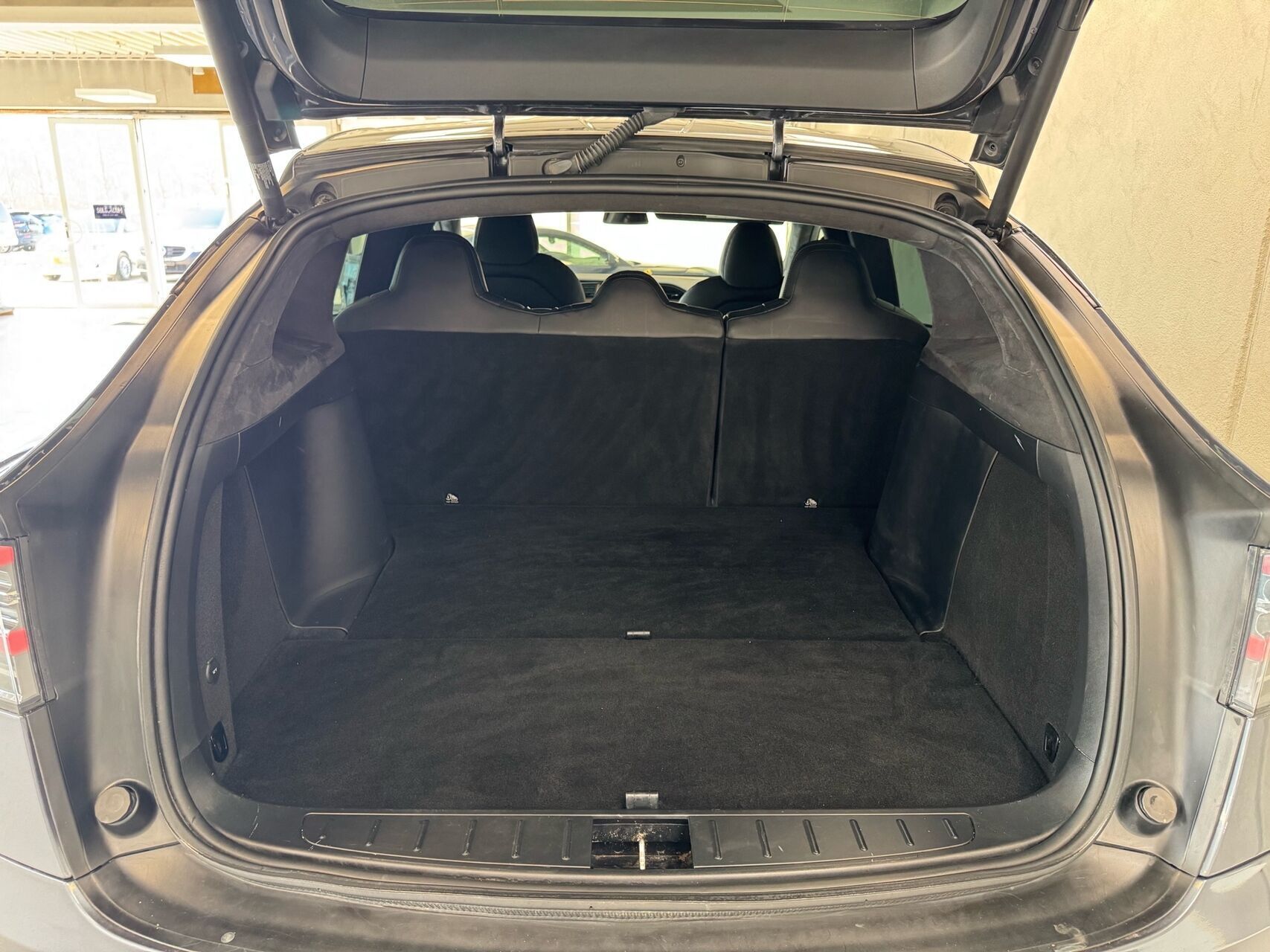 Grå Tesla Model X fra 2020