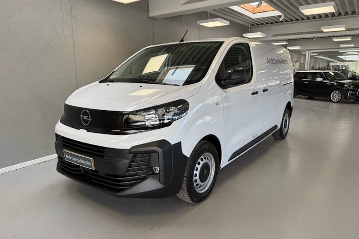 Hvid Opel Vivaro fra 2026