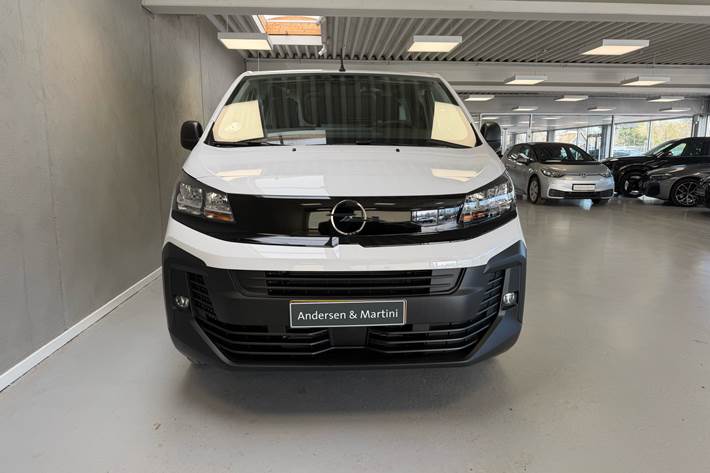 Hvid Opel Vivaro fra 2026