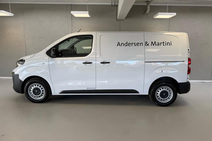 Hvid Opel Vivaro fra 2026